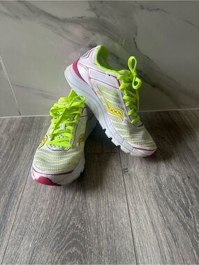 Women’s Size 8.5 Saucony Progrid Kinvara 3 White Neon Pink - Running Shoe
